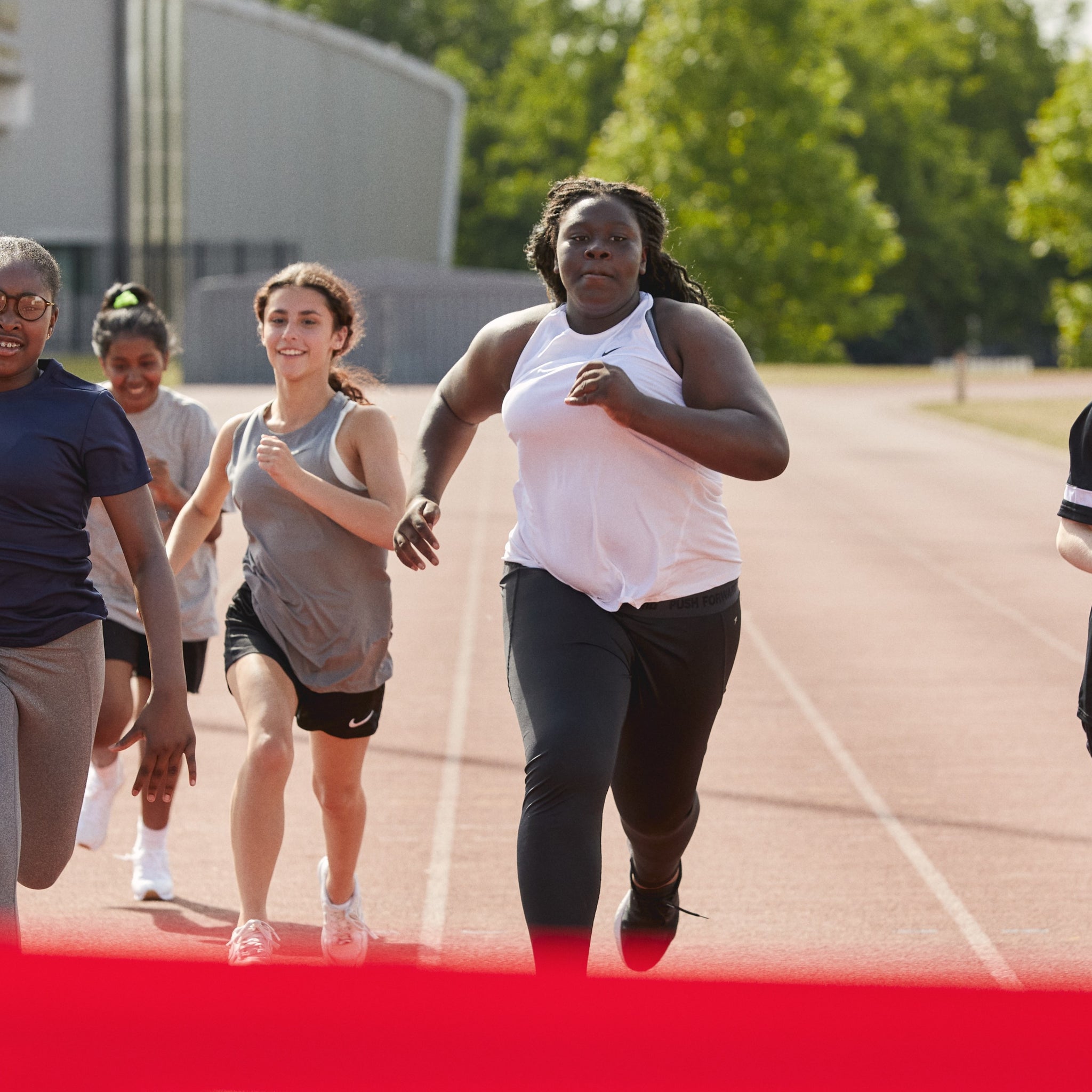 Nike s’associe à Dove pour renforcer la confiance corporelle des filles